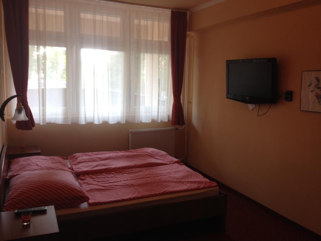 Hotel Family Balatonföldvár Oda fotoğraf