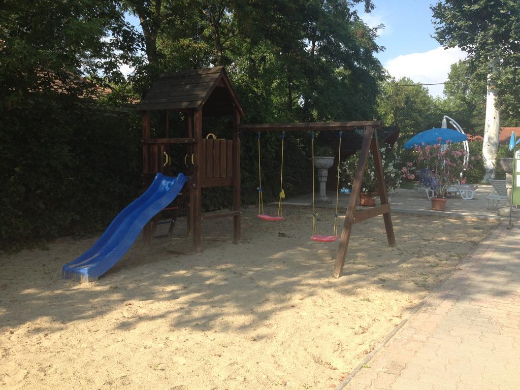 Hotel Family Balatonföldvár Dış mekan fotoğraf